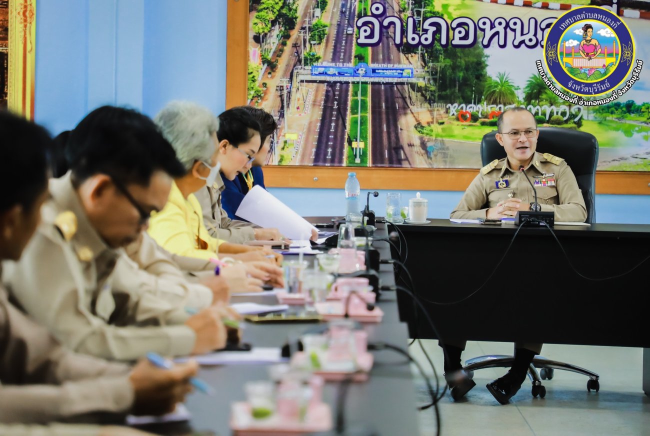วันจันทร์ที่ 30 มิถุนายน 2568 เวลา 09.30 น. นายสุพิศ คิดรอบ นายกเทศมนตรีตำบลหนองกี่ เข้าร่วมการประชุม คณะกรรมการบริหารงานแบบบูรณาการอำเภอ (กบอ.) ครั้งที่ 7/2568 ประจำเดือนกรกฎาคม 2568 ณ ห้องประชุมอำเภอหนองกี่ (ชั้น 2) ที่ว่าการอำเภอหนองกี่ จังหวัดบุรีรัมย์