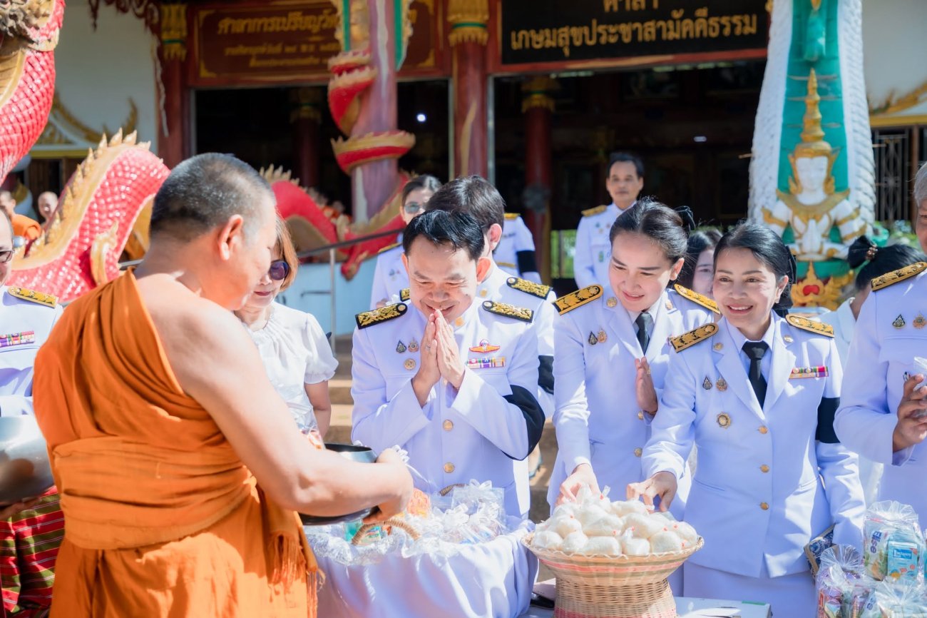 ร่วมพิธีเจริญพระพุทธมนต์และทำบุญตักบาตรถวายพระกุศล เนื่องในโอกาสงานฉลองพระชนมายุ 99 พรรษา สมเด็จพระสังฆราชฯ